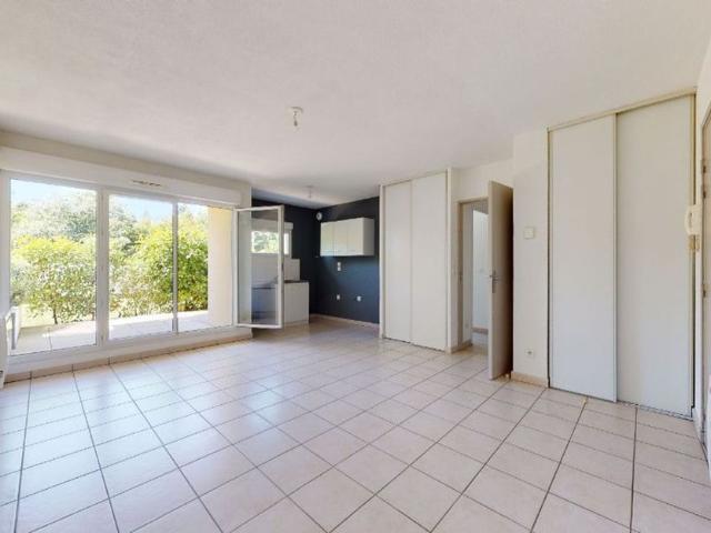 Appartement à louer 2 pièces • Neuville sur Saône