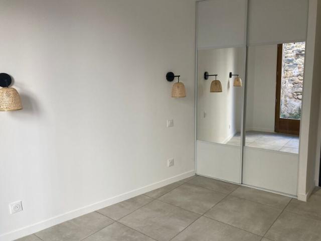 Appartement à louer 2 pièces • Lambesc