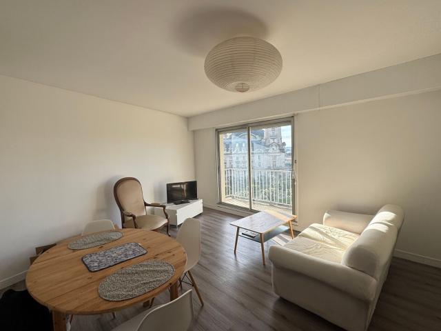 Appartement à louer 2 pièces 56 m