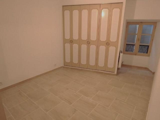Appartement à louer 2 pièces • 51 m2 La Tour d'Aigues