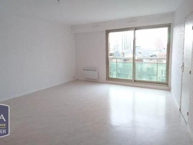 Appartement à louer 2 pièces 61.65m²