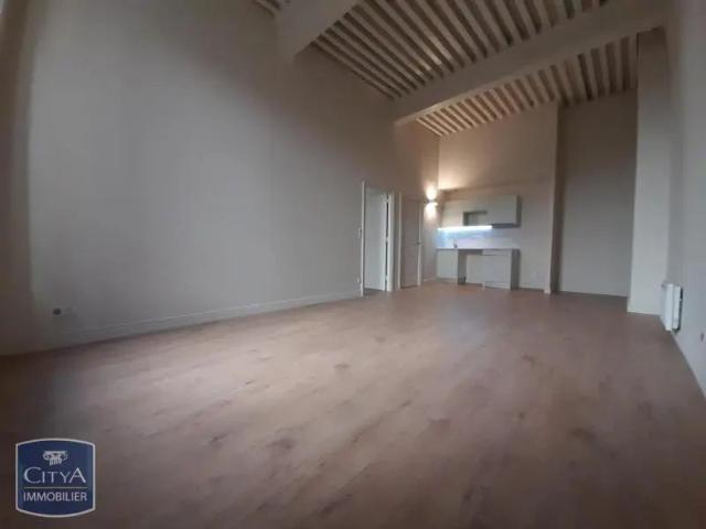 Appartement à louer 2 pièces 61.8m²