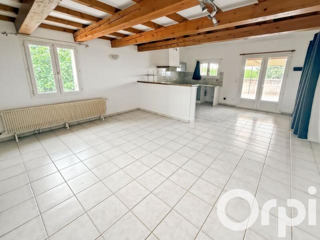 Appartement à louer 2 pièces • 77 m2 Camaret sur Aigues