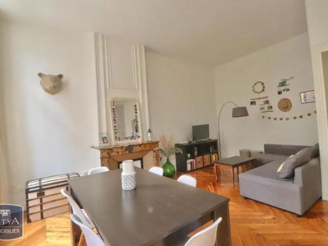 Appartement à louer 2 pièces 72.77m²