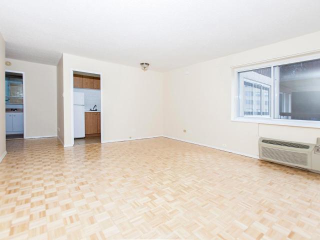 Appartement à Louer 3488 Chemin de la Côte des Neiges, Montréal 11 photos | Logis Québec