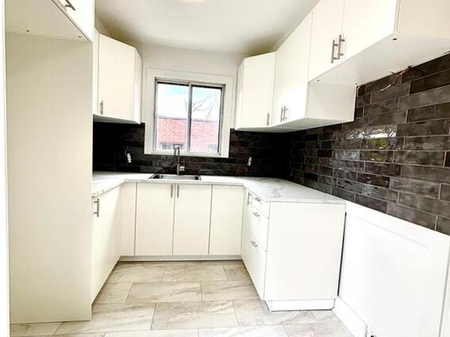 Appartement à Louer 3960 Avenue Barclay, Côte des Neiges/Notre Dame de Grâce Montréal 7 photos | Logis Québec
