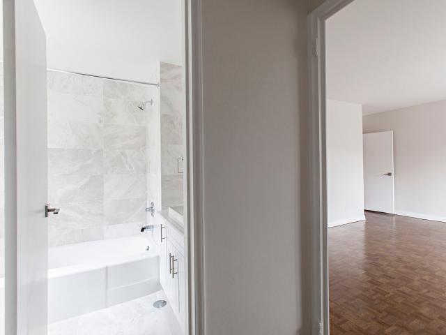 Appartement à Louer 3033 Rue Sherbrooke Ouest, Anjou Montréal 30 photos | Logis Québec