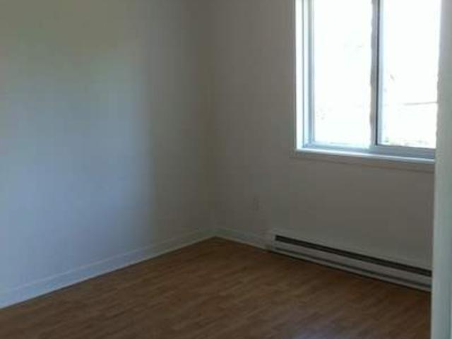 Appartement à Louer 3041 Chemin Sainte Foy Quebec, Sainte Foy/Sillery/Cap Rouge Québec 5 photos | Logis Québec