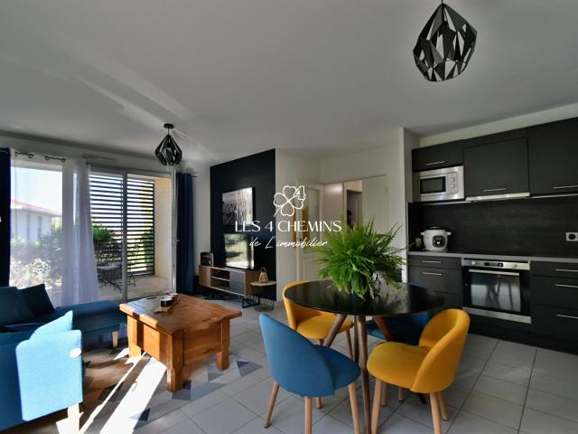 Appartement à louer 3 pièces de 63 m2 avec terrasse et 2 Places parking en sous sol