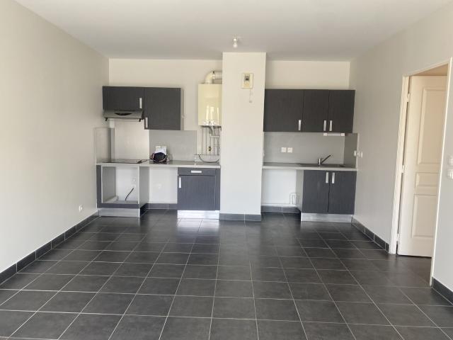 Appartement à louer, 3 pièces Le Haillan 33185