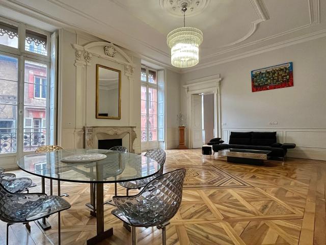 Appartement à louer 3 pièces 180,18 m