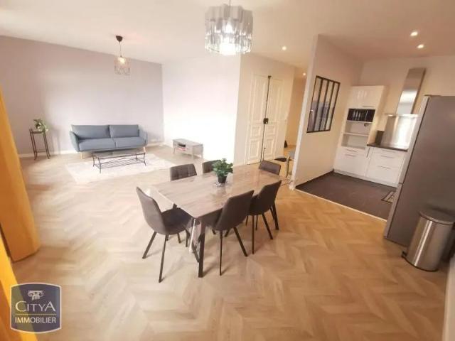 Appartement à louer 3 pièces 101.75m²