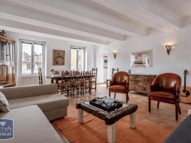 Appartement à louer 3 pièces 101m²