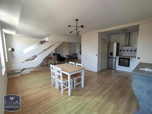 Appartement à louer 3 pièces 117m²
