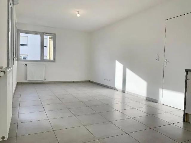 Appartement à louer 3 pièces 60.75m²