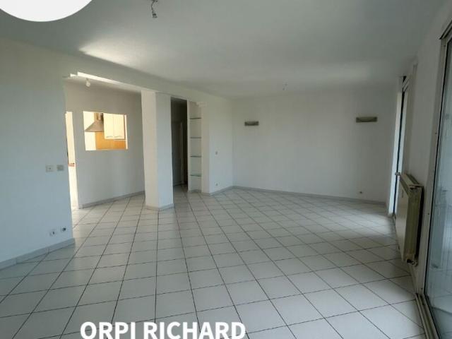 Appartement à louer 3 pièces • 75 m2 Six Fours les Plages