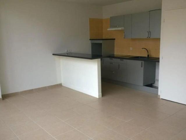 Appartement à louer 3 pièces 75.85m²