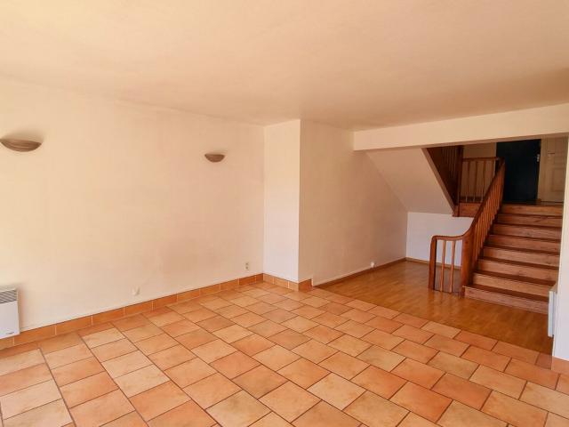 Appartement à louer 3 pièces 76 m