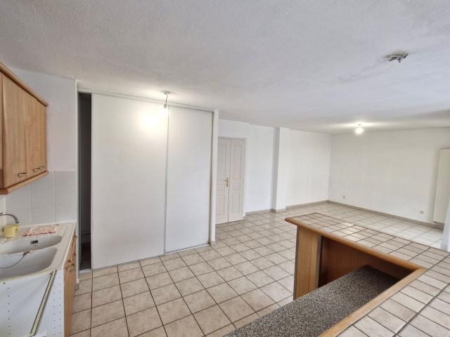 Appartement à louer 3 pièces 76 m