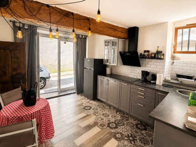 Location appartement, m² T 3 à Aups, 650 €