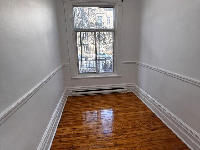 Appartement à Louer 4688 Rue Hutchison, Montréal 5 photos | Logis Québec
