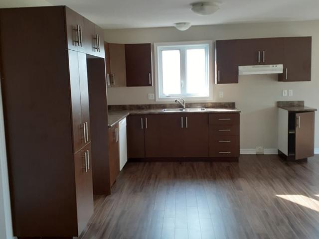Appartement à Louer 46 Rue Saint Médard, Aylmer Gatineau 12 photos | Logis Québec
