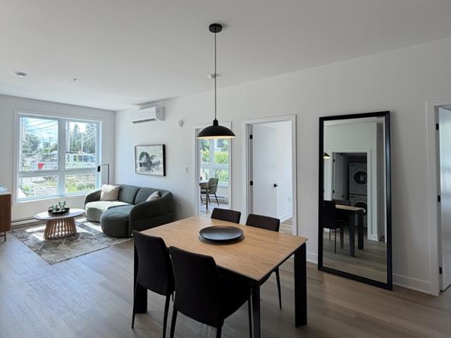 Appartement à Louer 4090 Boulevard Sainte Rose, Sainte Rose Laval 17 photos | Logis Québec