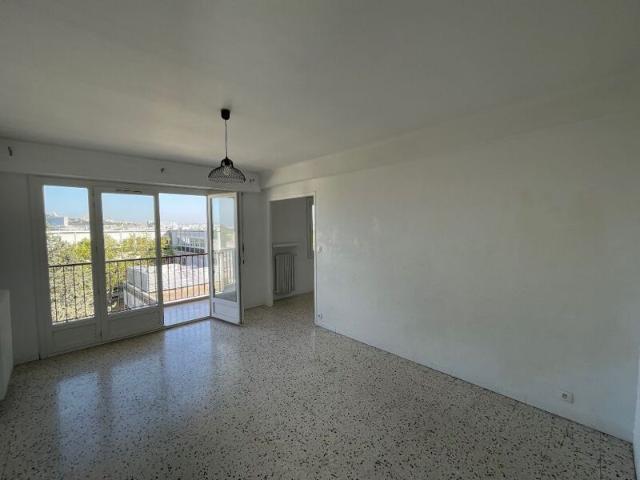 Appartement à louer 4 pièces • Marseille 8