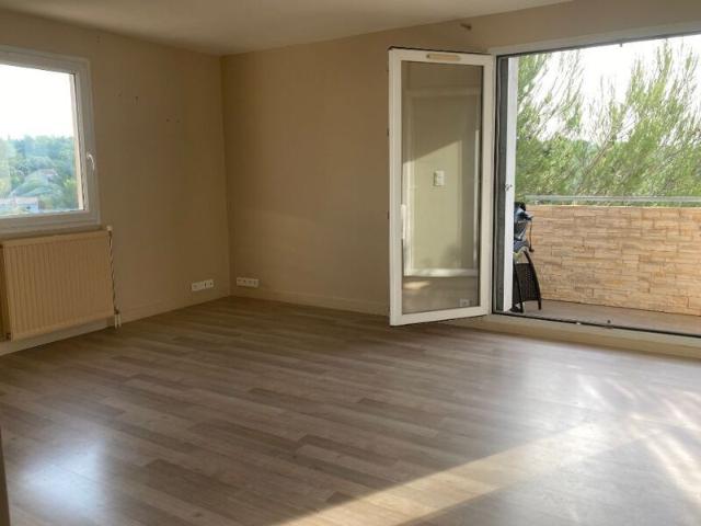 Appartement à louer 4 pièces • Nîmes