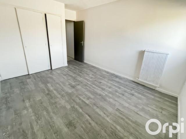 Appartement à louer 4 pièces • Bollène