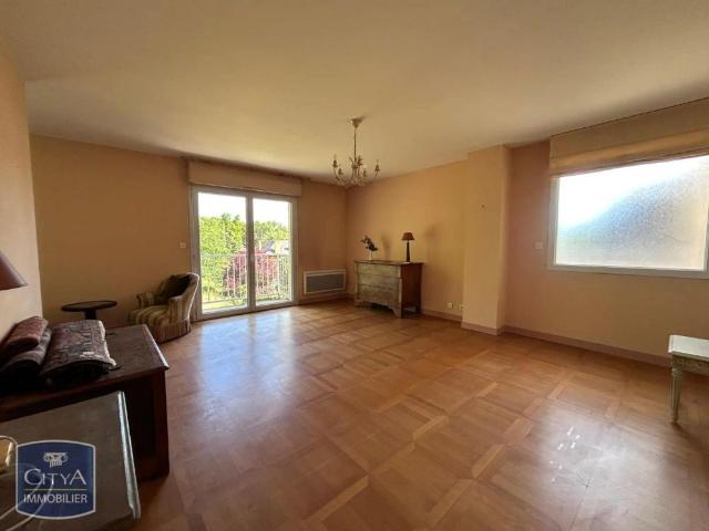 Appartement à louer 4 pièces 146.32m²