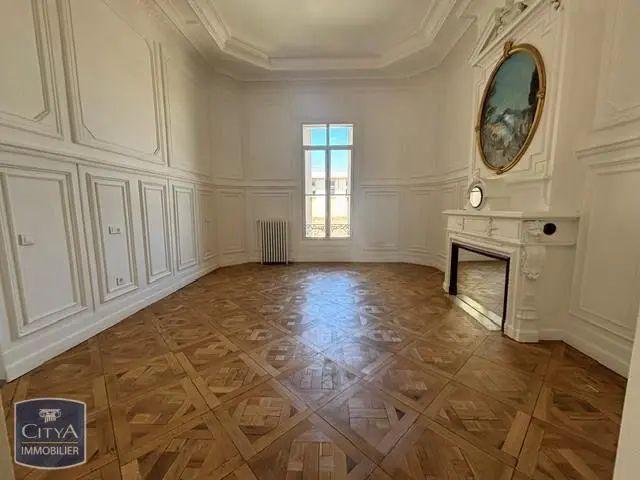 Appartement à louer 4 pièces 179.46m²