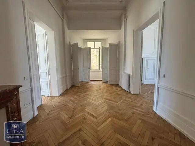 Appartement à louer 4 pièces 179.46m²