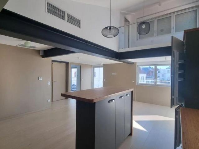 Appartement à louer 4 pièces 103.97m²