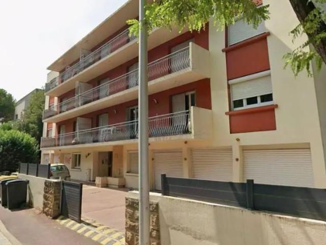 Appartement à louer 4 pièces 109.7m²