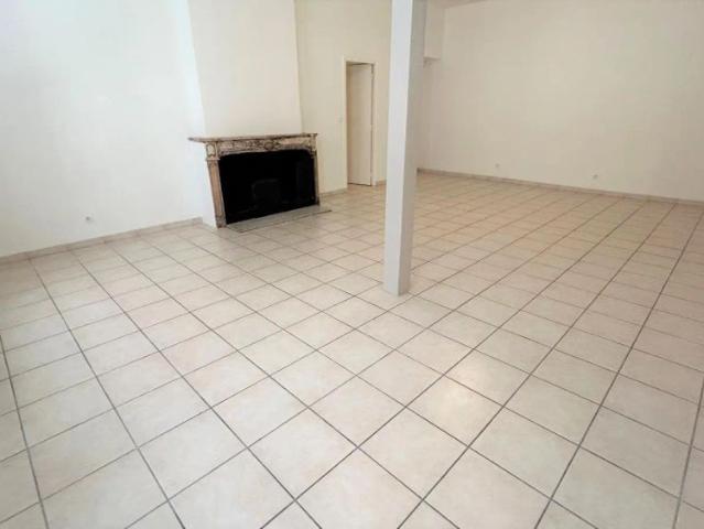 Appartement à louer 4 pièces 115.3m²