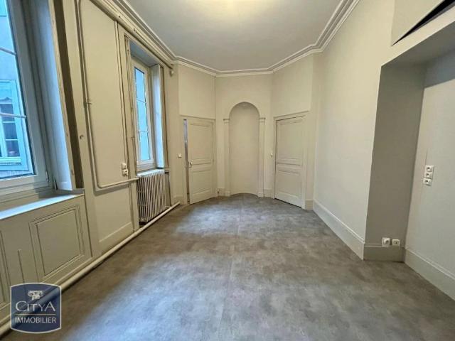 Appartement à louer 4 pièces 123.3m²