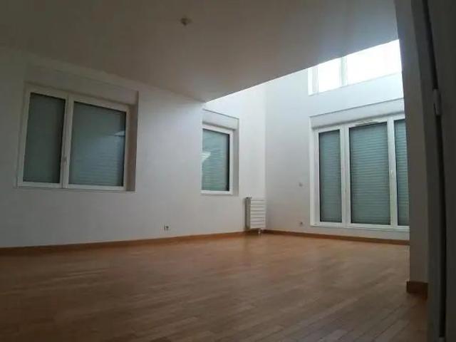 Appartement à louer 4 pièces 120.5m²