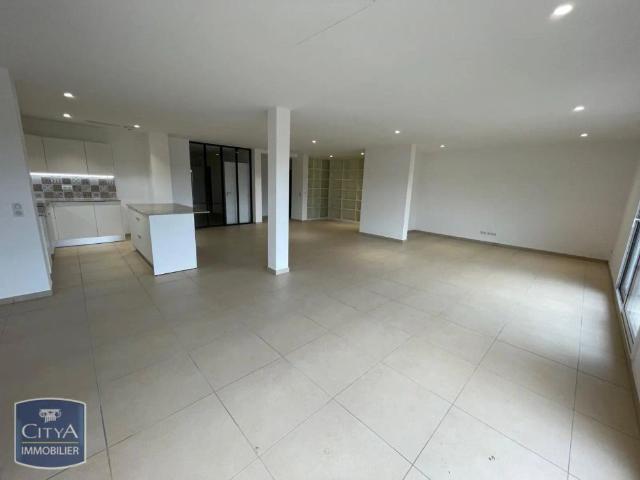 Appartement à louer 4 pièces 206.06m²