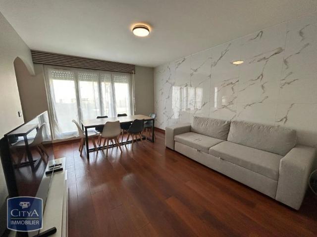 Appartement à louer 4 pièces 77.45m²