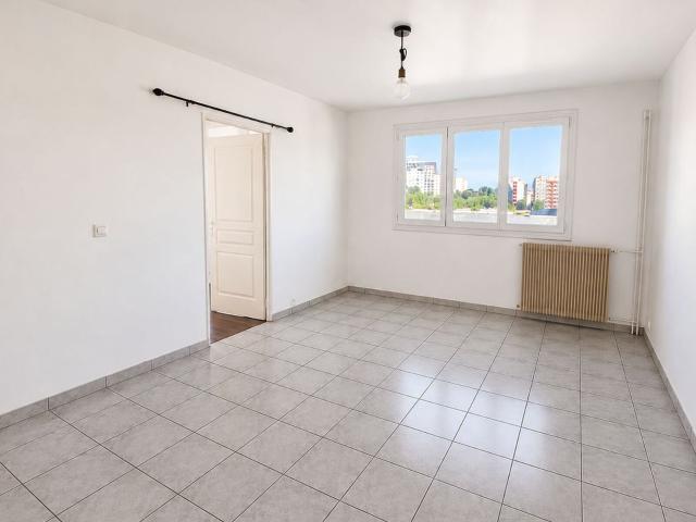 Appartement à louer 4 pièces 79,90 m