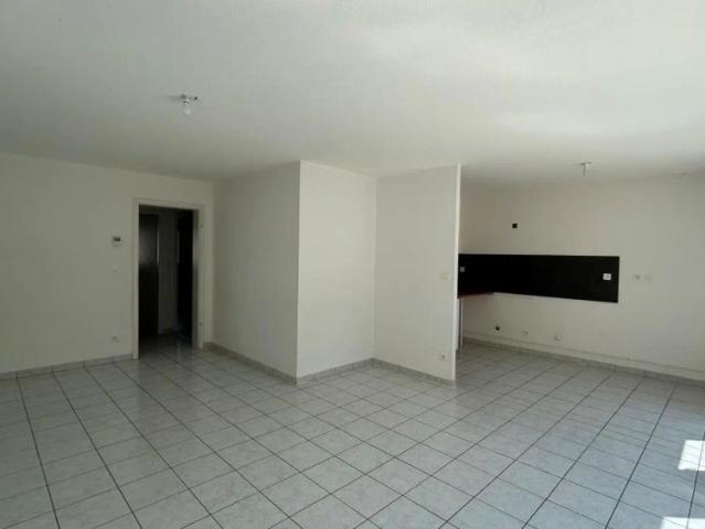 Appartement à louer 4 pièces 84.35m²
