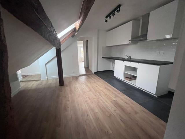 Appartement à louer 4 pièces • 84,32 m2 Compiègne