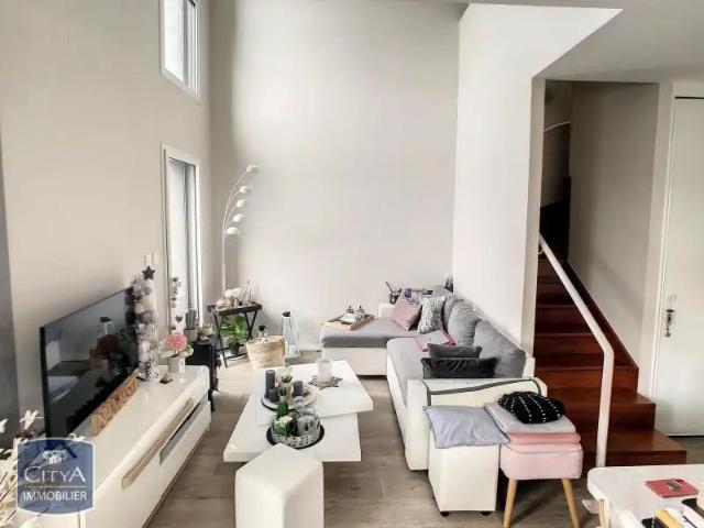 Appartement à louer 4 pièces 84.6m²