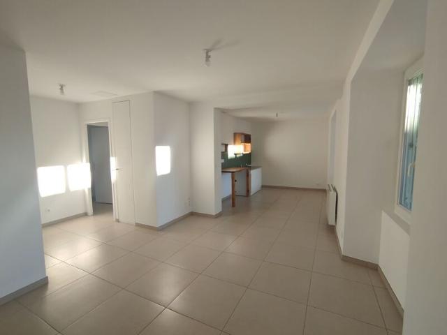 Appartement à louer 4 pièces • 86 m2 Lablachère