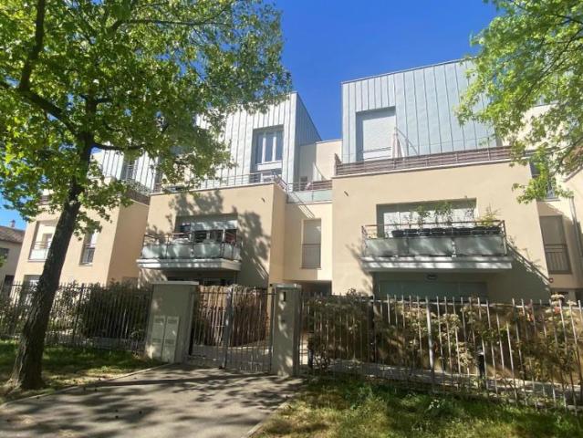 Appartement à louer 4 pièces 81m²
