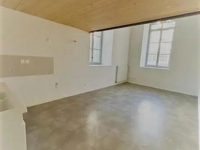 Appartement à louer 4 pièces 82.5m²