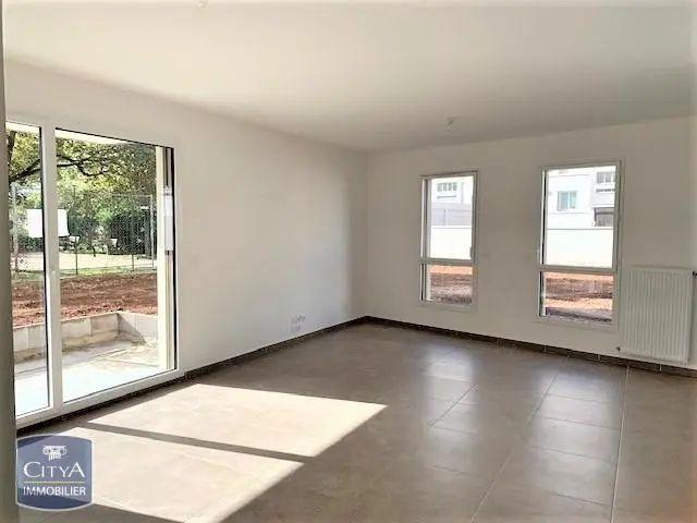 Appartement à louer 4 pièces 82.5m²