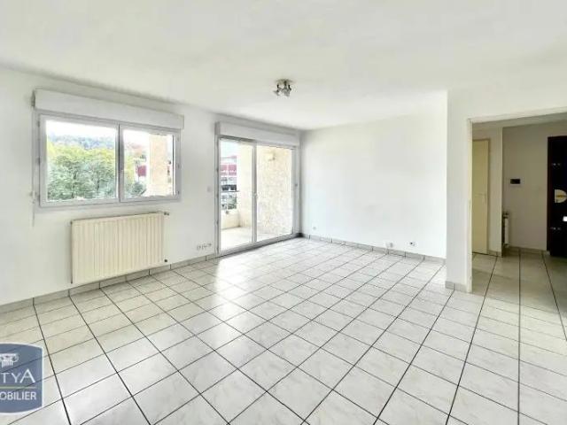 Appartement à louer 4 pièces 82m²