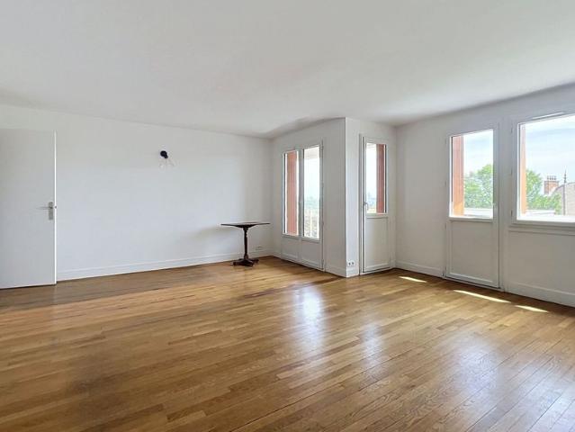 Appartement à louer 4 pièces • 94,22 m2 Suresnes